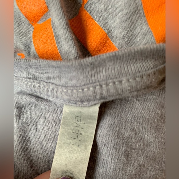 🎆🎇3for$9 Bryan Adams concert tour shirt. Women’s size M. Gray, orange, &black. - Picture 4 of 4